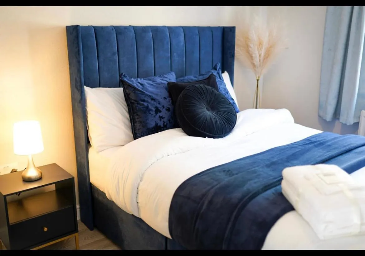 House Of Kaima - 6 Bed Detached Villa Dewsbury United Kingdom